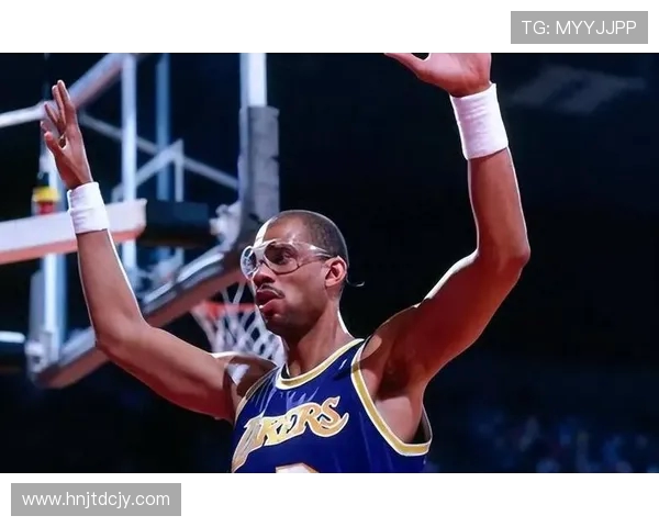 卡里姆阿布杜尔贾巴尔的传奇人生与篮球智慧启示录 卡里姆阿布杜尔贾巴尔的传奇人生与篮球智慧启示录