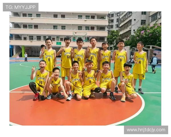 以篮球为纽带探索团队协作与青春拼搏精神的力量