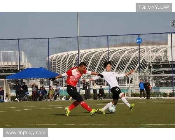 武汉三镇鏖战绿茵赛场巅峰对决展现中超劲旅荣耀风采